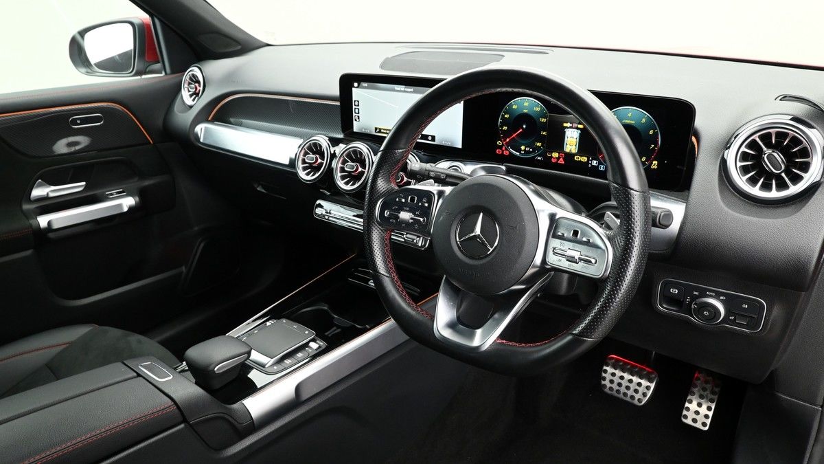 Mercedes-Benz GLB Image 2