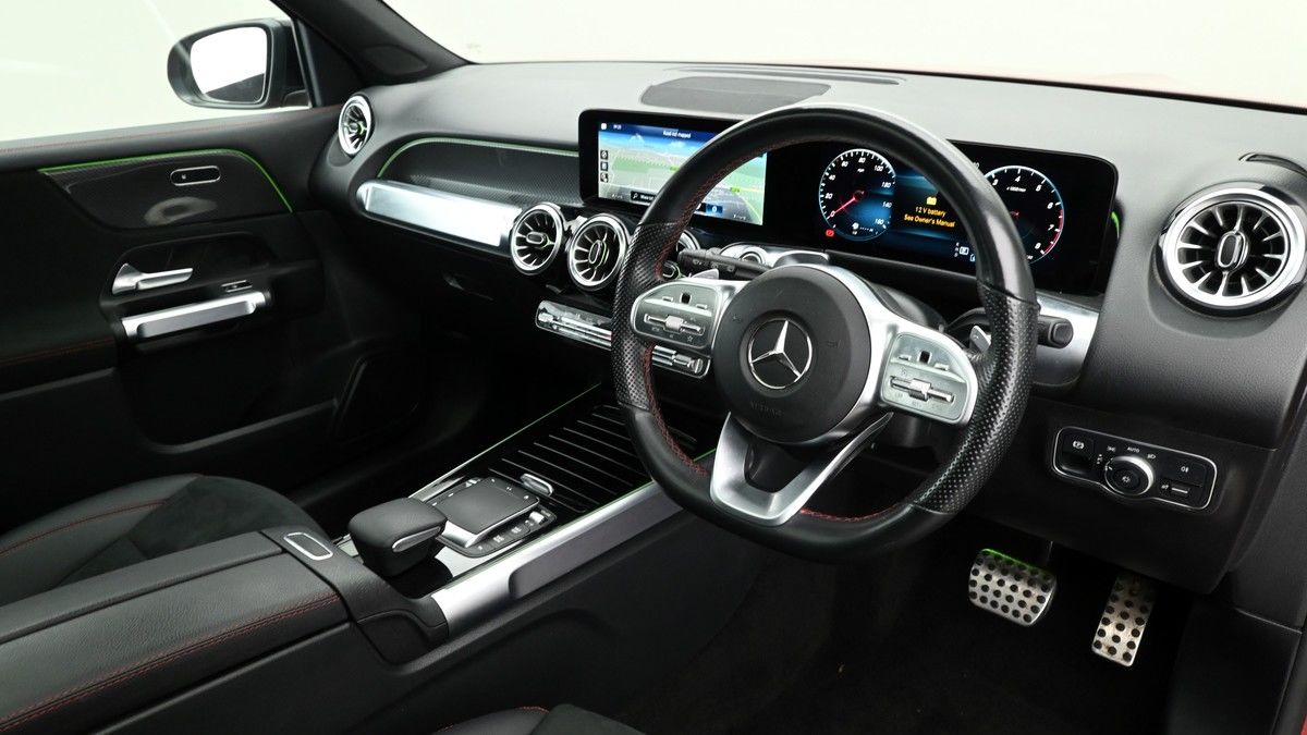 Mercedes-Benz GLB Image 3