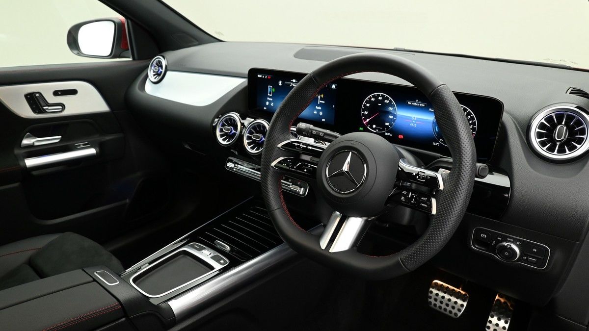 Mercedes-Benz GLA Image 3