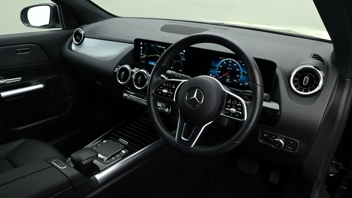 Mercedes-Benz GLA Image 2