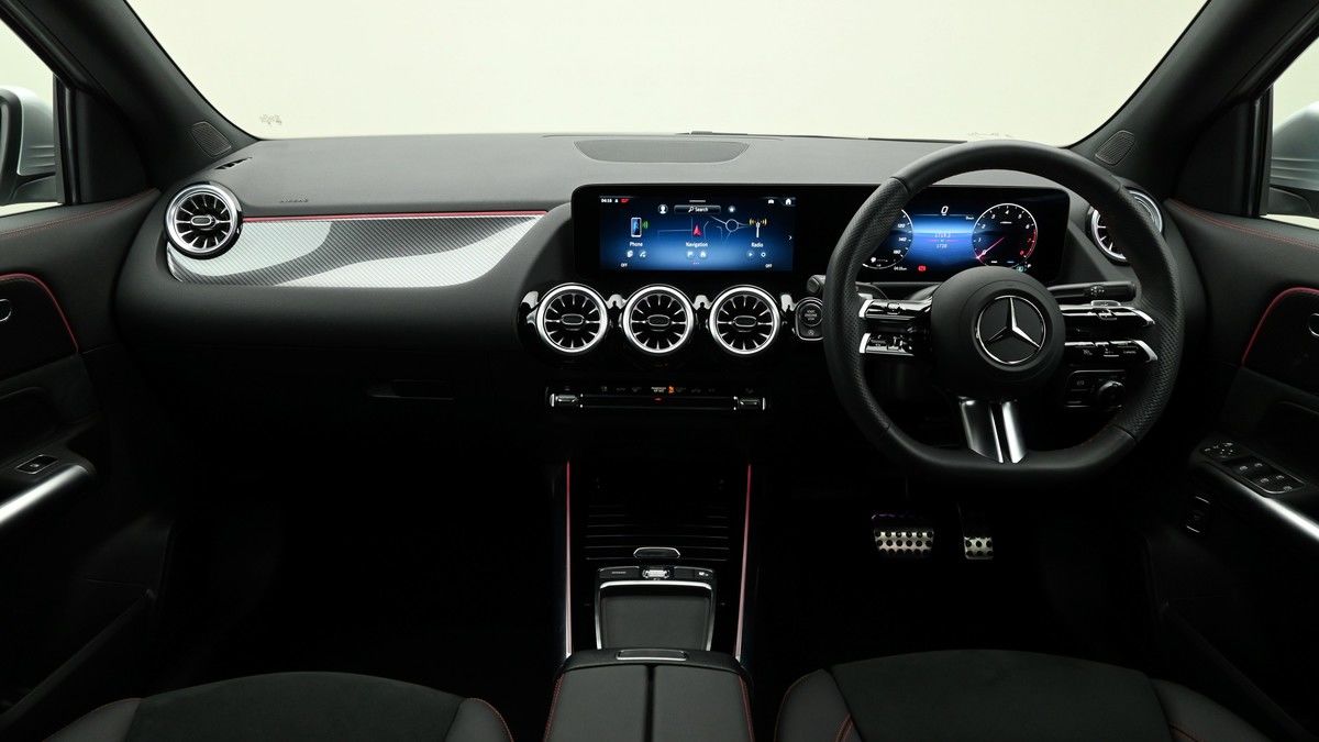 Mercedes-Benz GLA Image 14