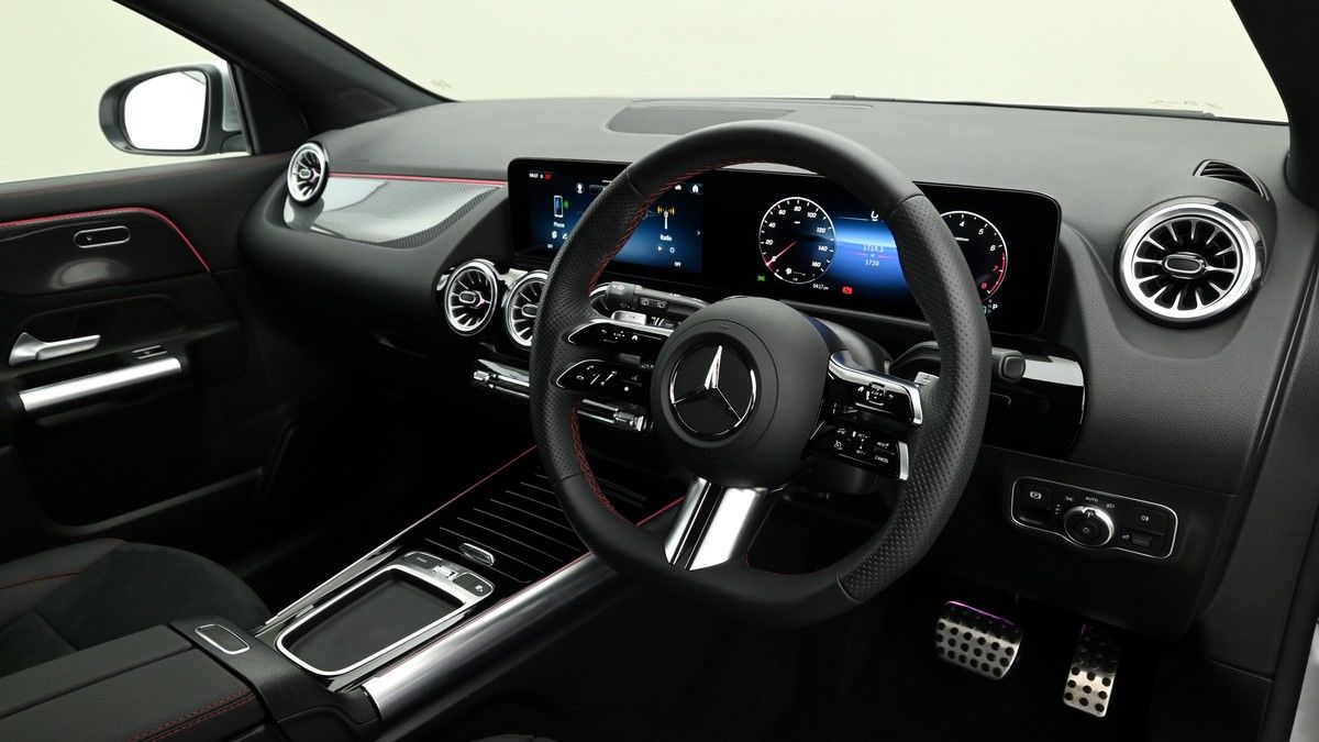 Mercedes-Benz GLA Image 3