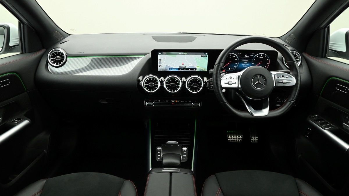 Mercedes-Benz GLA Image 14