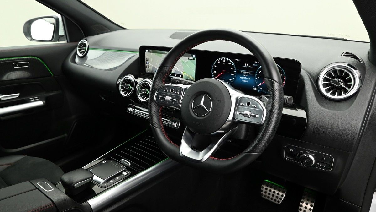 Mercedes-Benz GLA Image 3