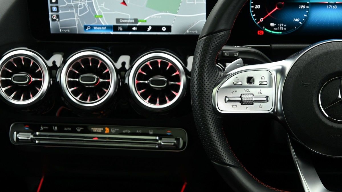 Mercedes-Benz EQA Image 15