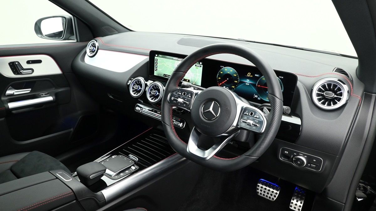 Mercedes-Benz EQA Image 2