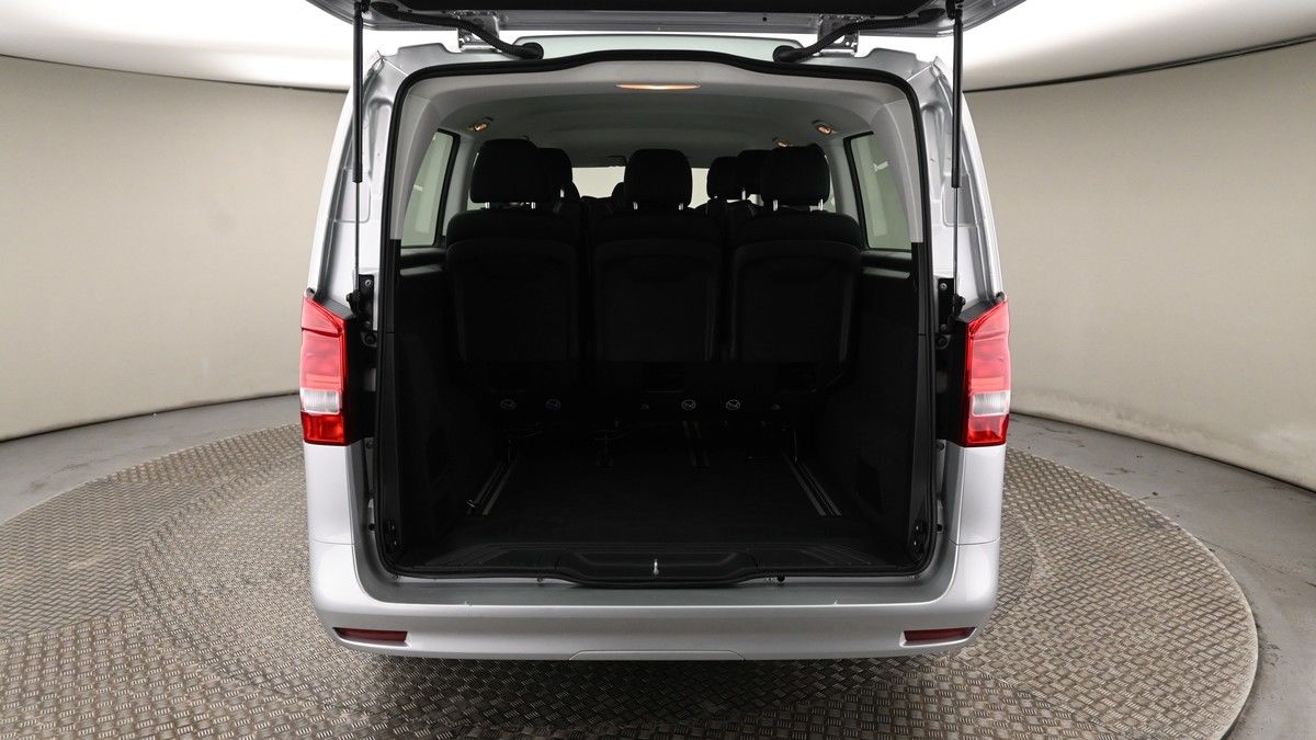 More views of Mercedes-Benz Vito