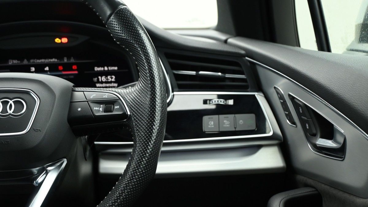 Audi SQ7 Image 15