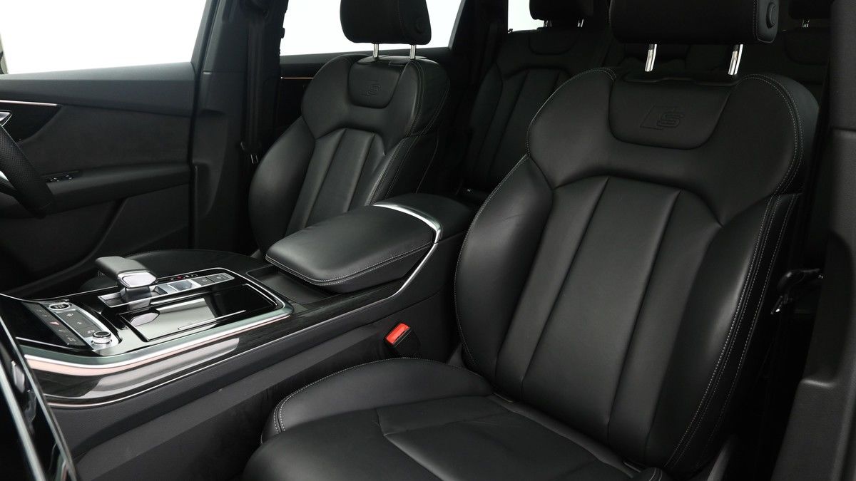 More views of Audi Q7