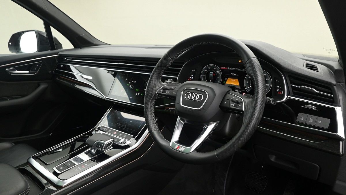 More views of Audi Q7