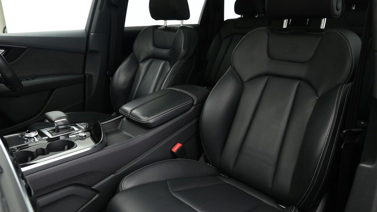 More views of Audi Q7