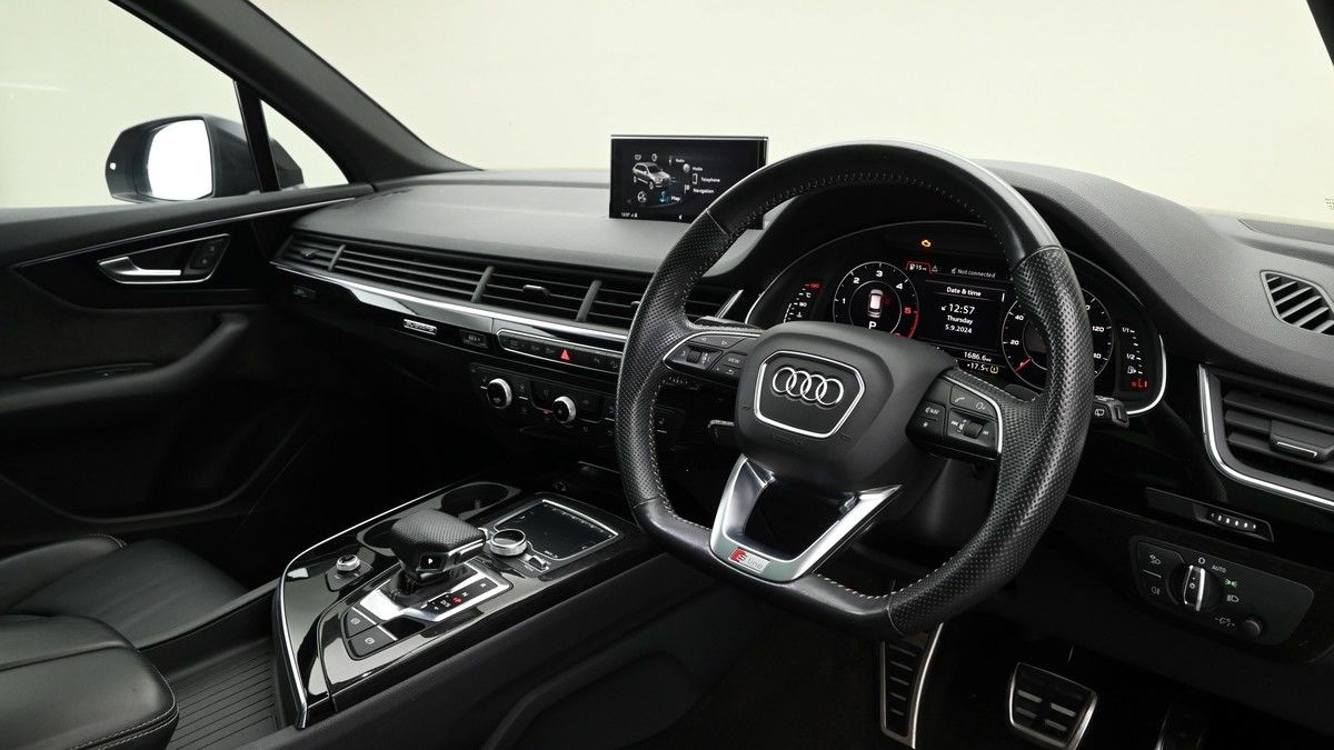 More views of Audi Q7