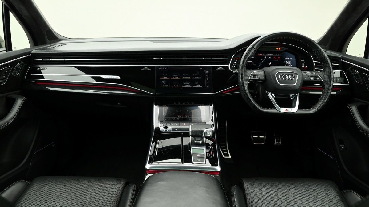 Audi SQ7 Image 14