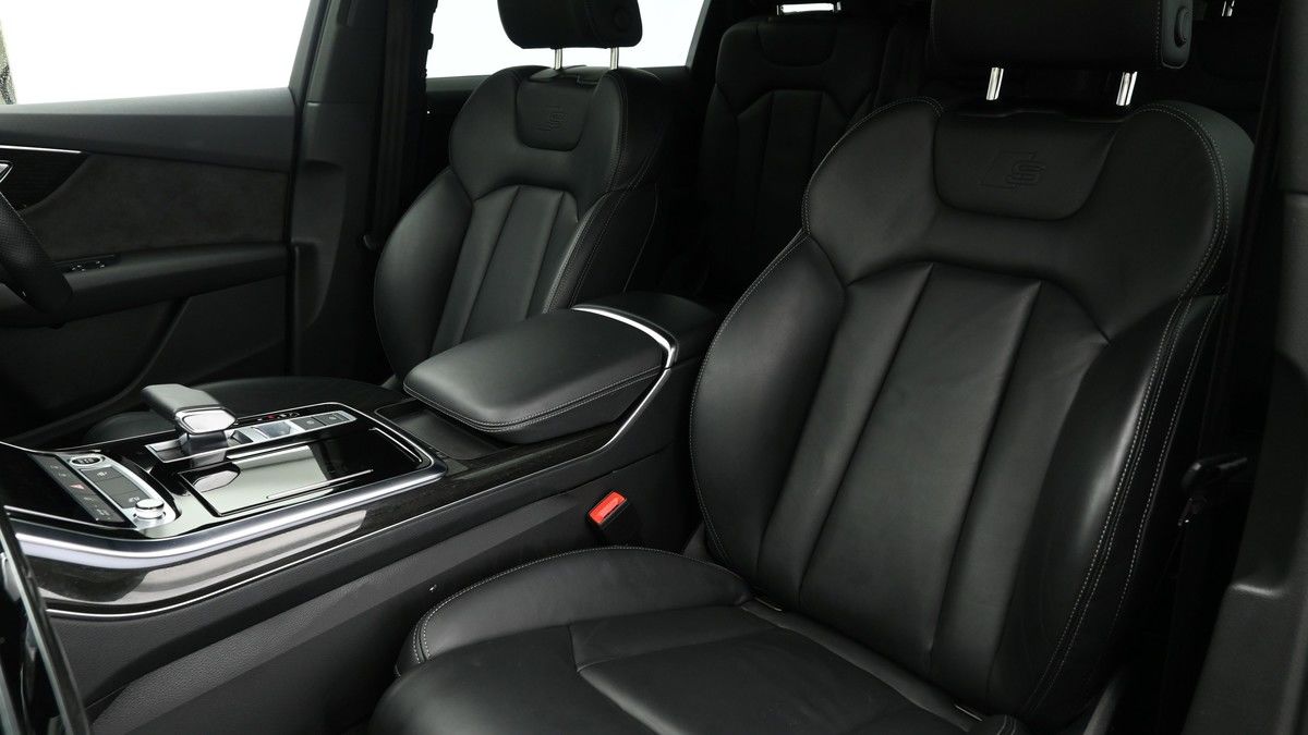 More views of Audi Q7