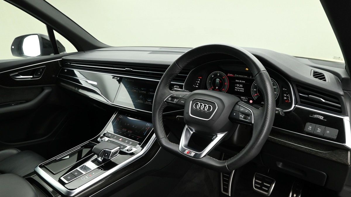 More views of Audi Q7