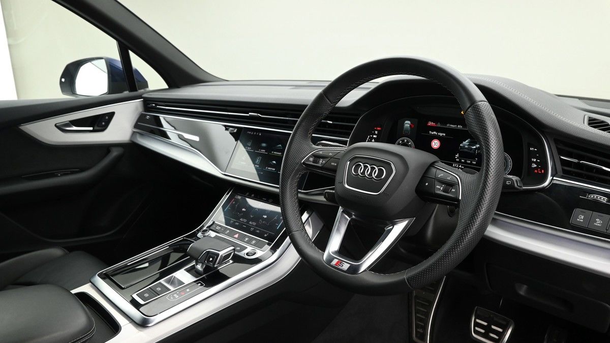 More views of Audi Q7