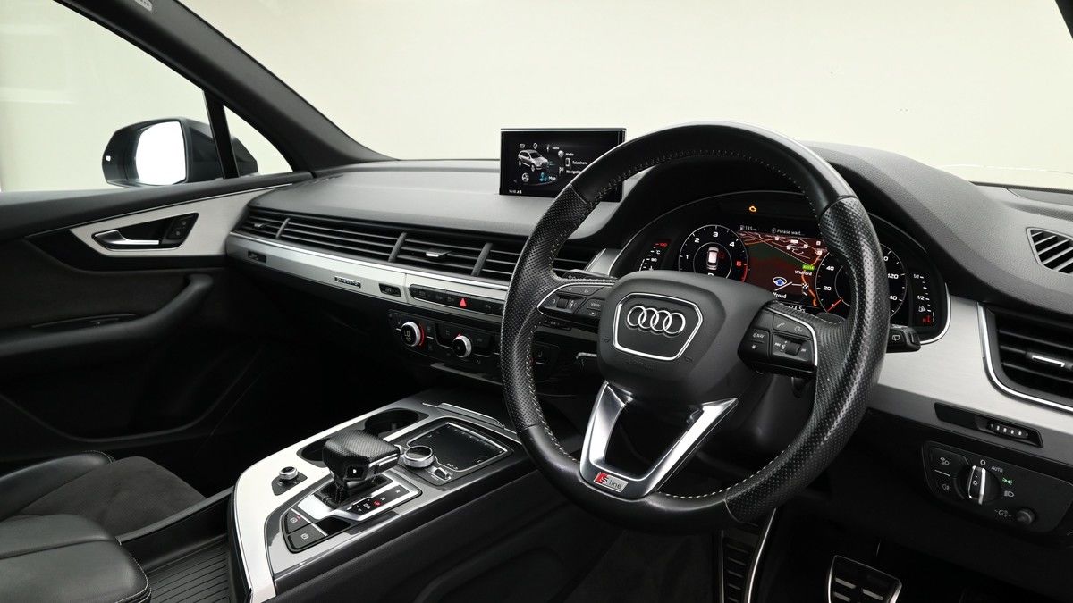 More views of Audi Q7