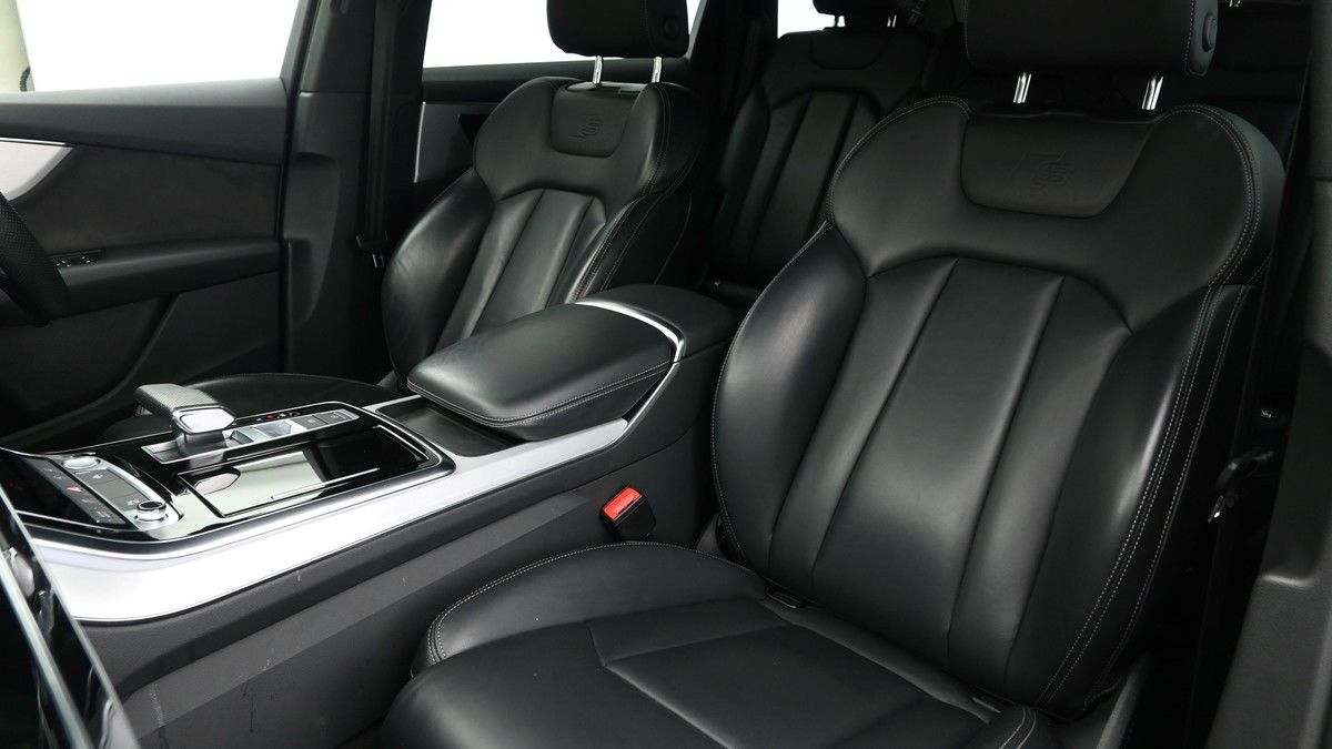 Audi Q7 Image 4