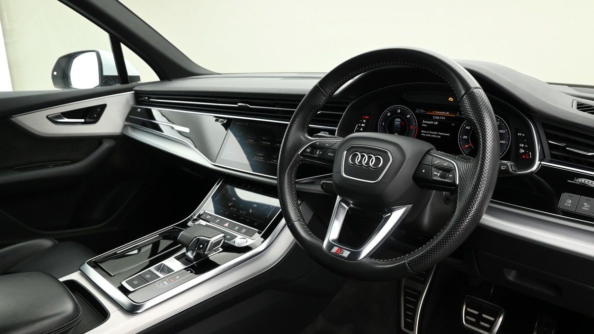 More views of Audi Q7