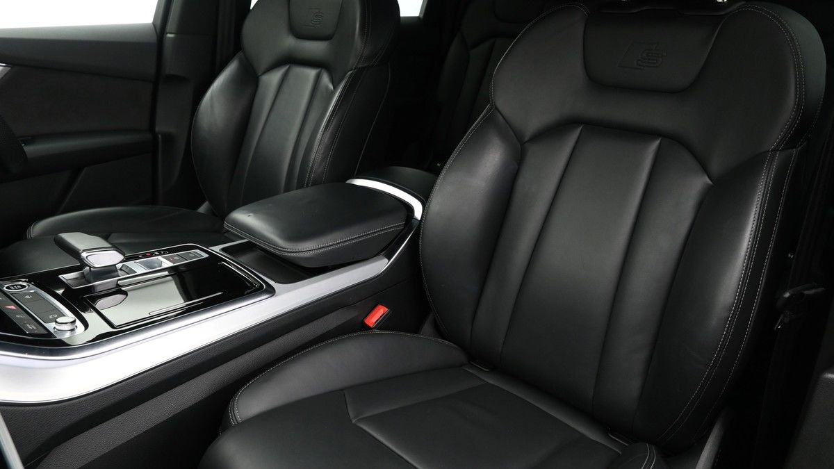 Audi Q7 Image 4