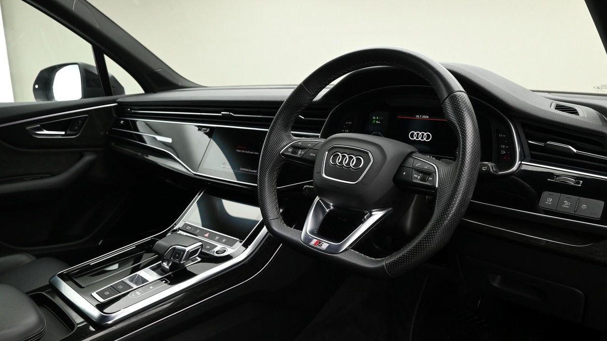 More views of Audi Q7