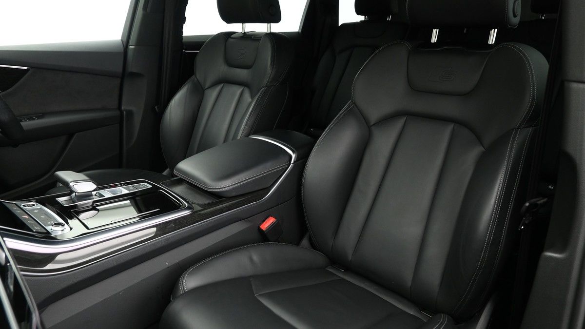 Audi Q7 Image 4