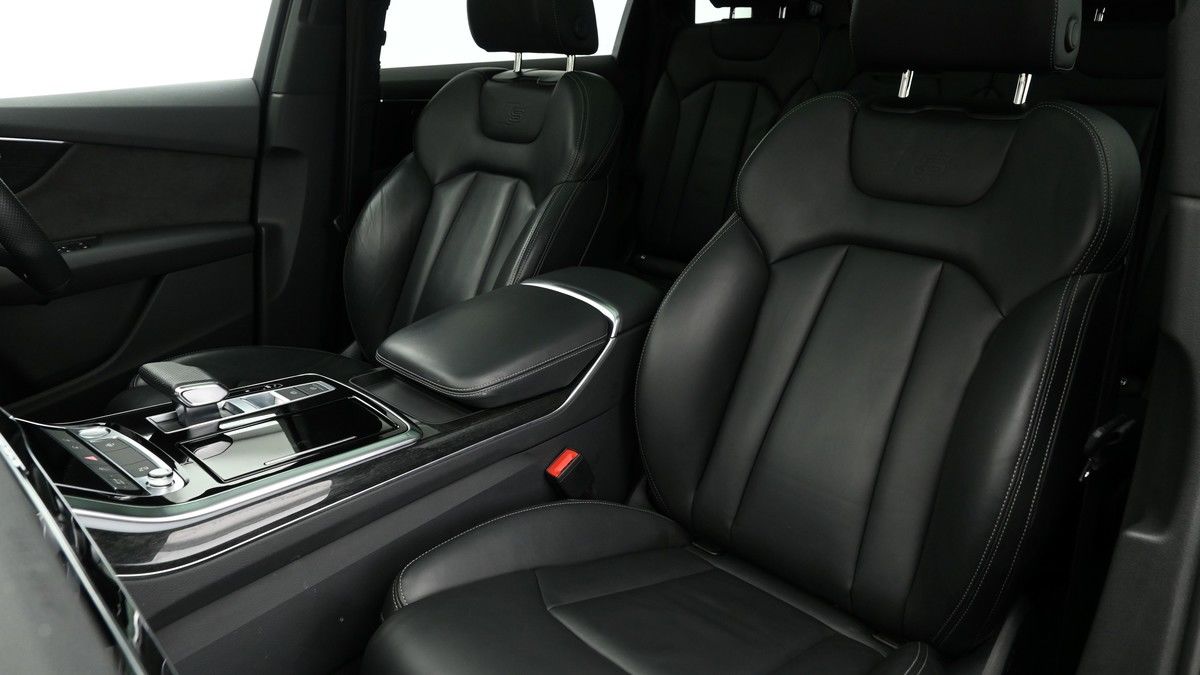 Audi Q7 Image 4