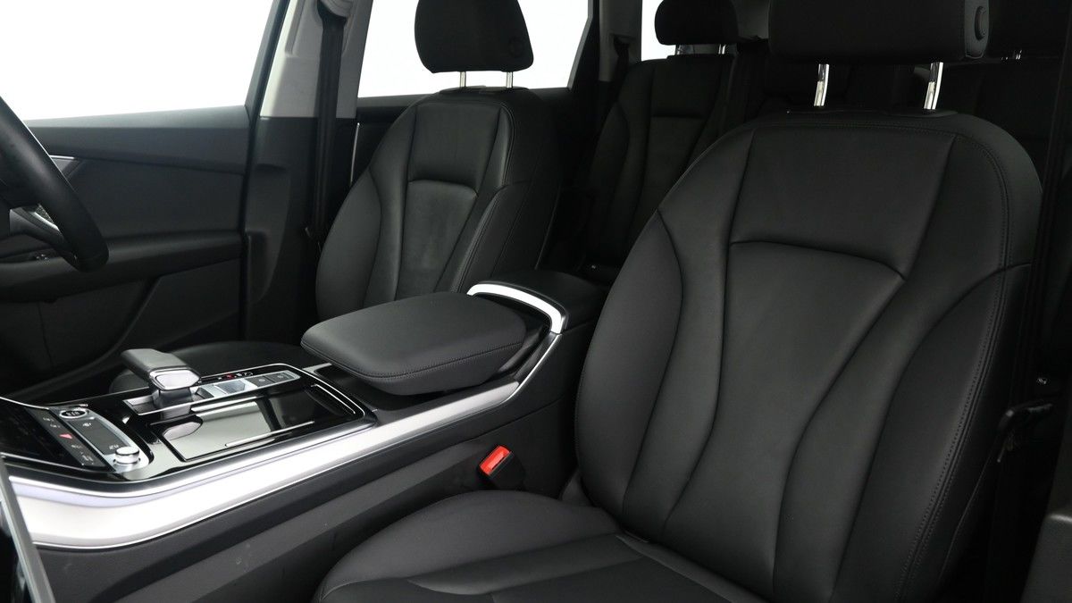 More views of Audi Q7