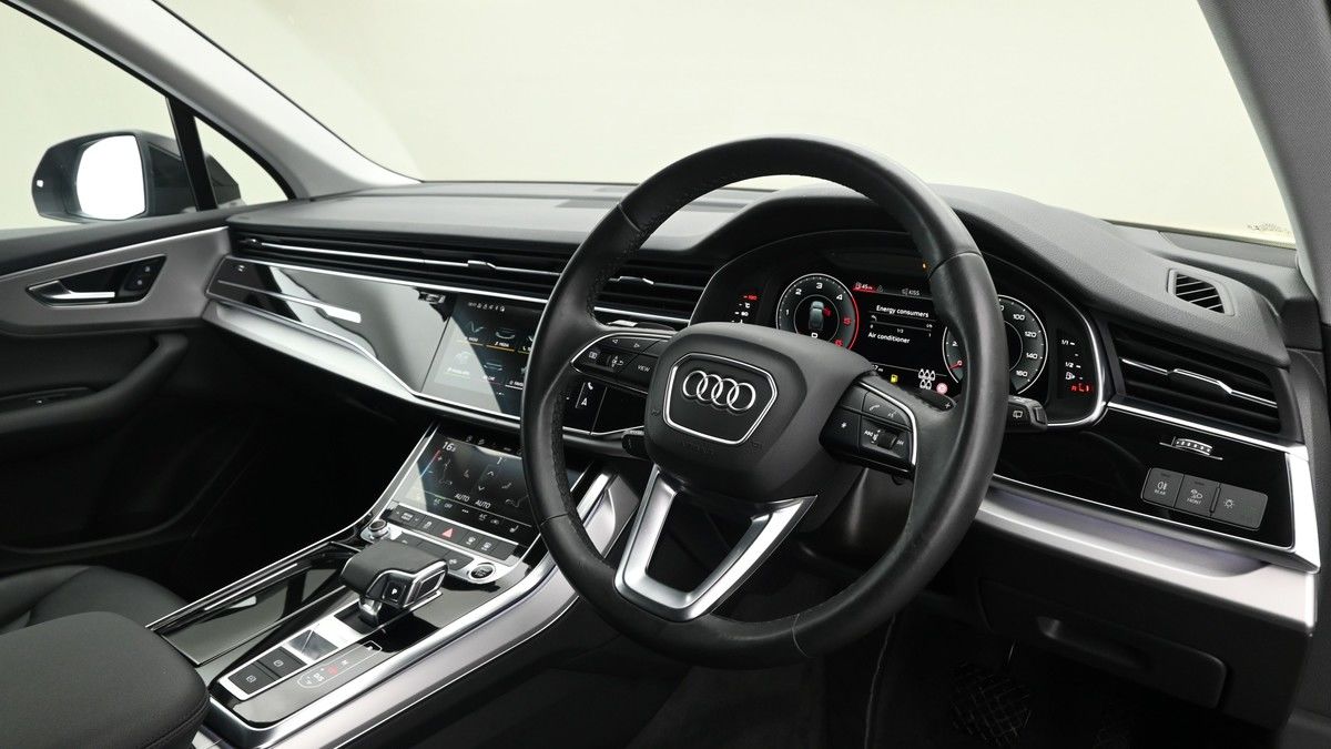 More views of Audi Q7