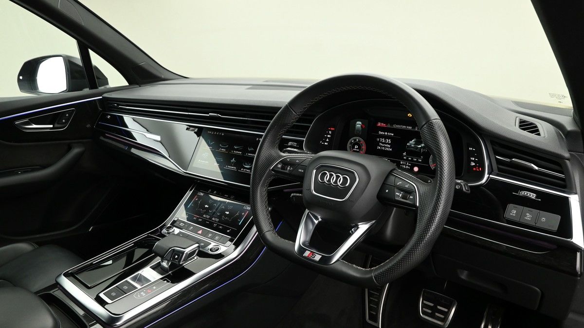 More views of Audi Q7