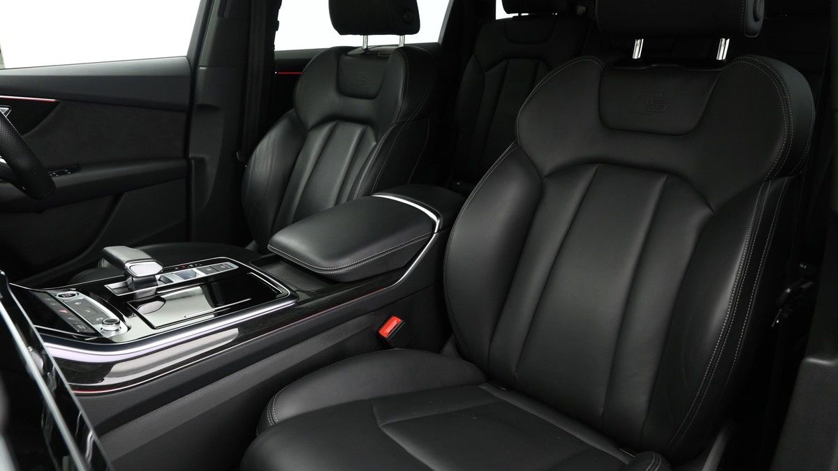 Audi Q7 Image 4