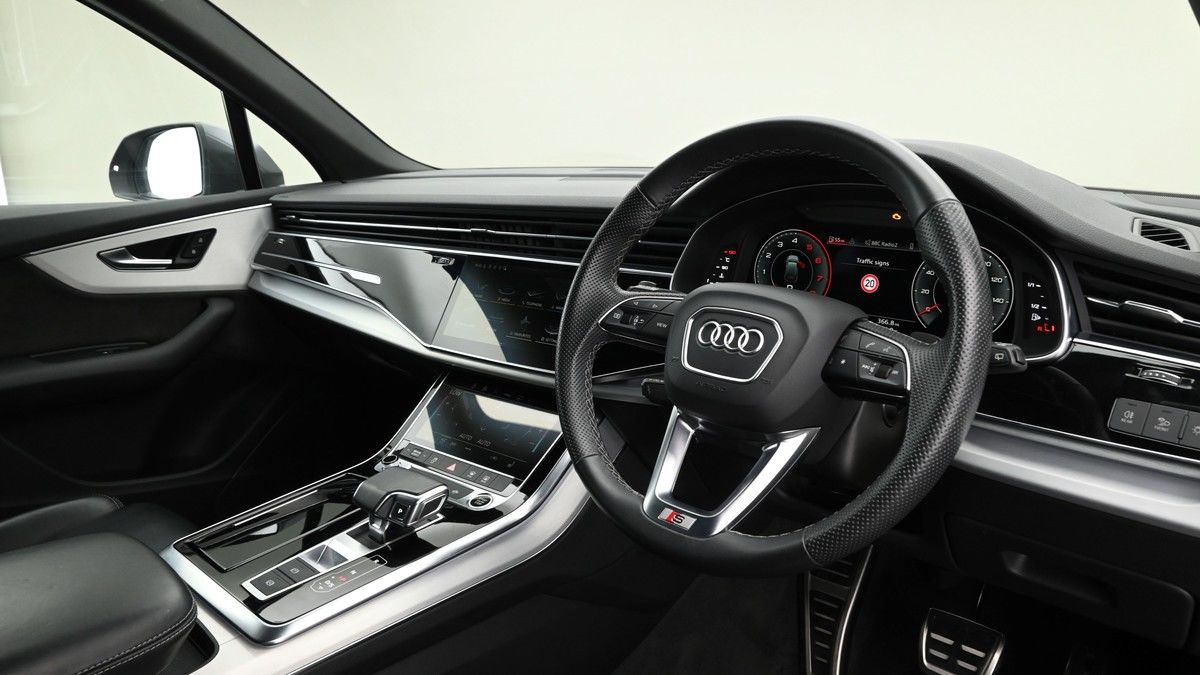 More views of Audi Q7