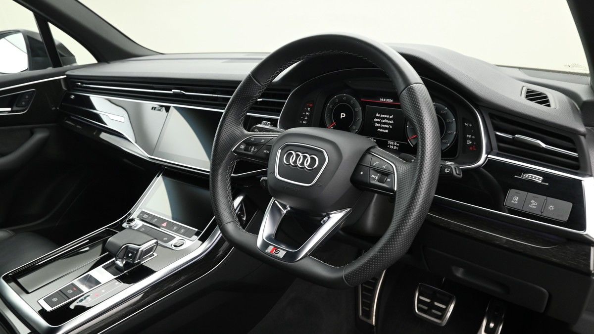 More views of Audi Q7