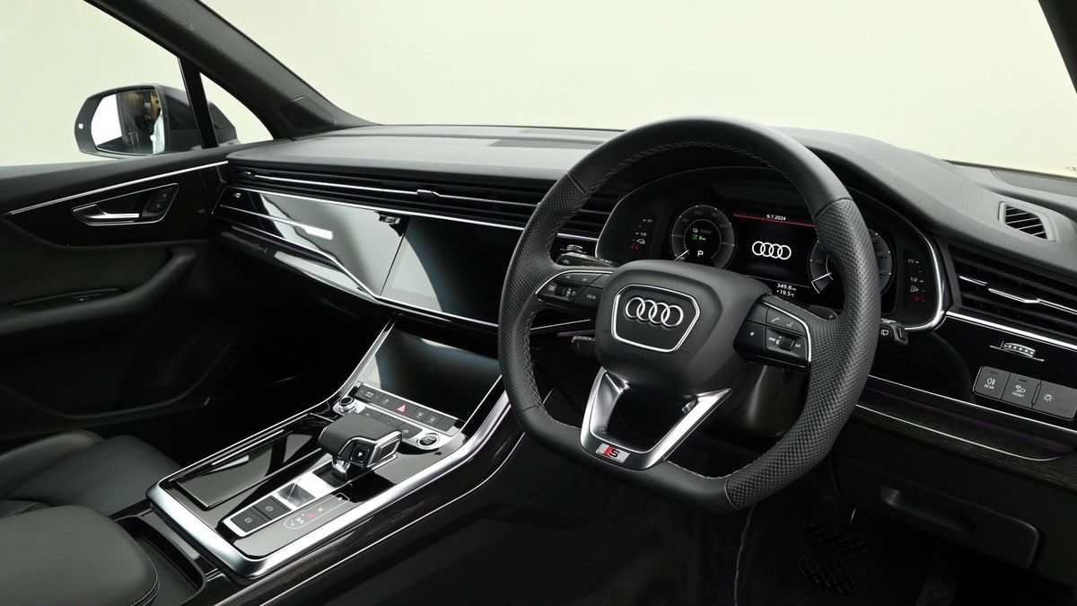 More views of Audi Q7