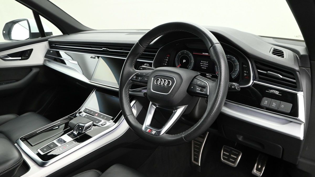 More views of Audi Q7