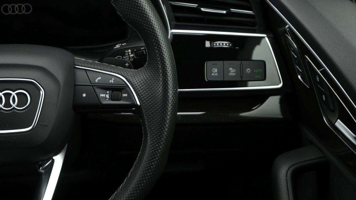 More views of Audi Q7