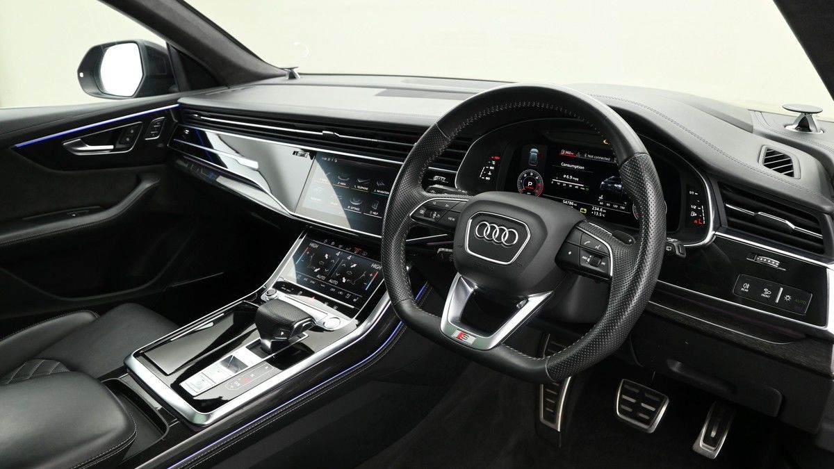 More views of Audi Q8