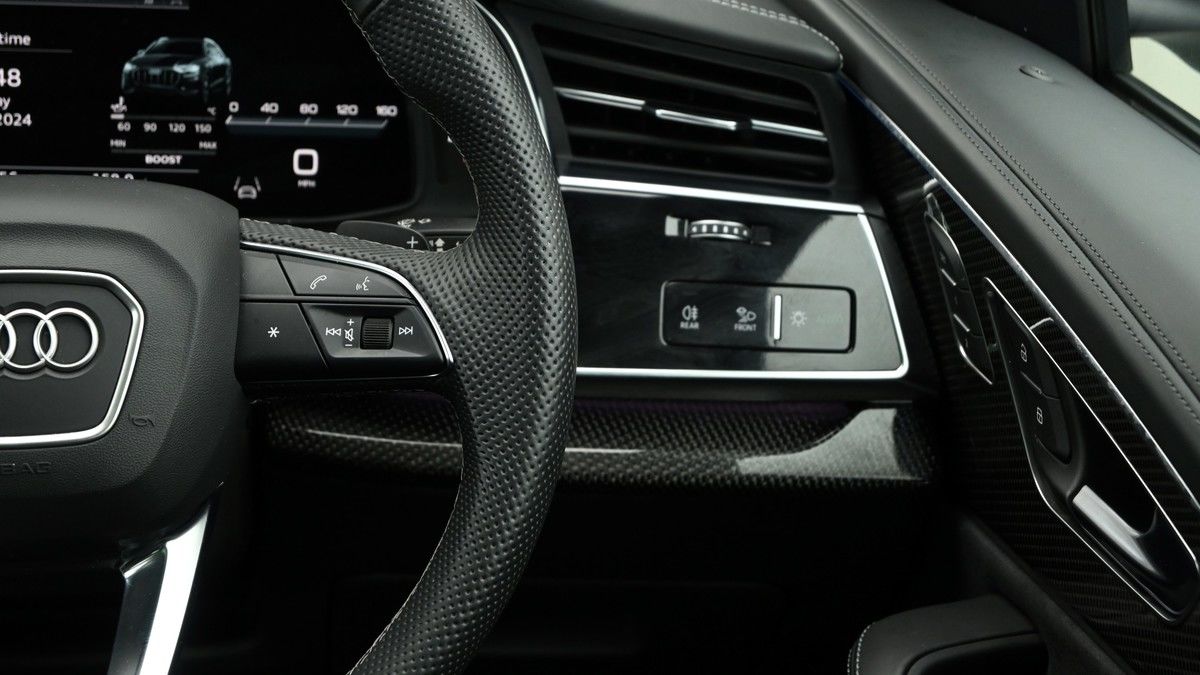 Audi SQ8 Image 16