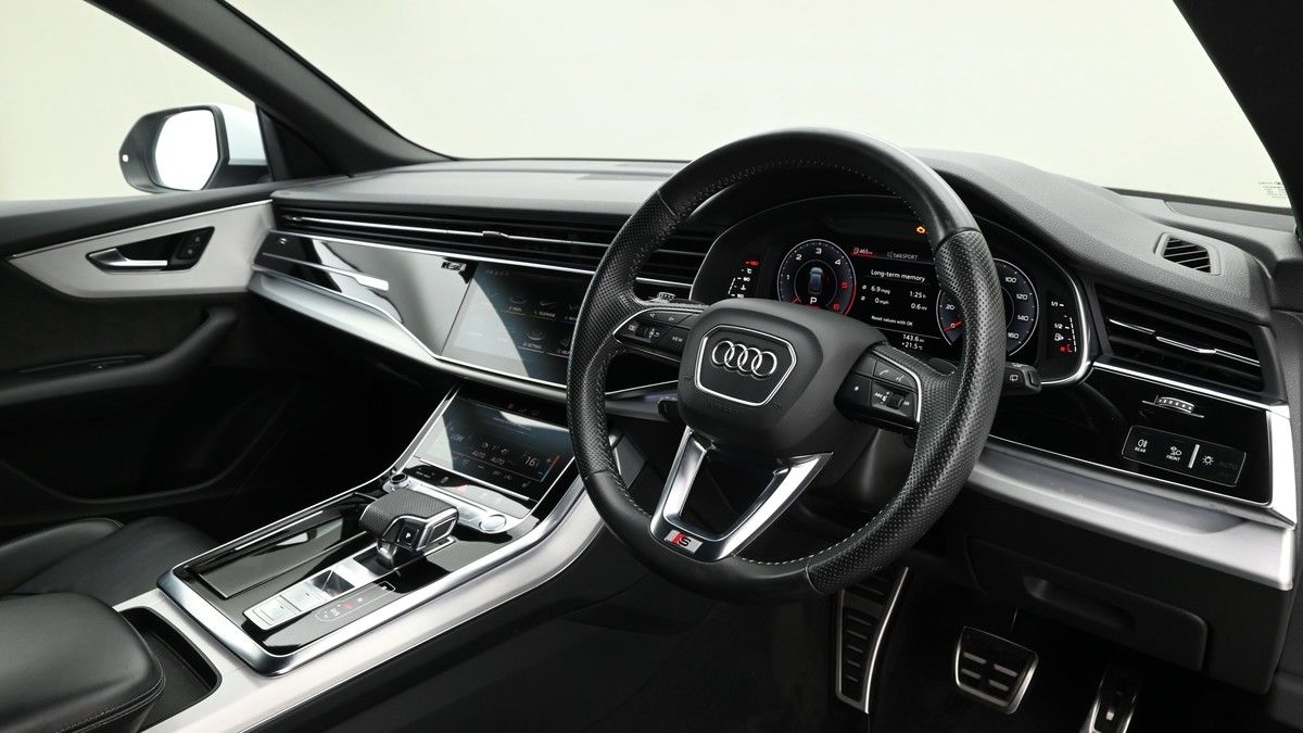 More views of Audi Q8