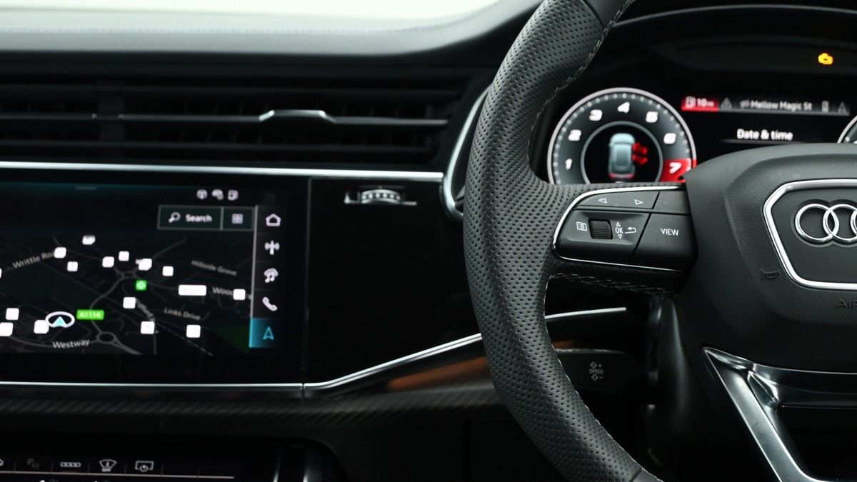 Audi SQ8 Image 28