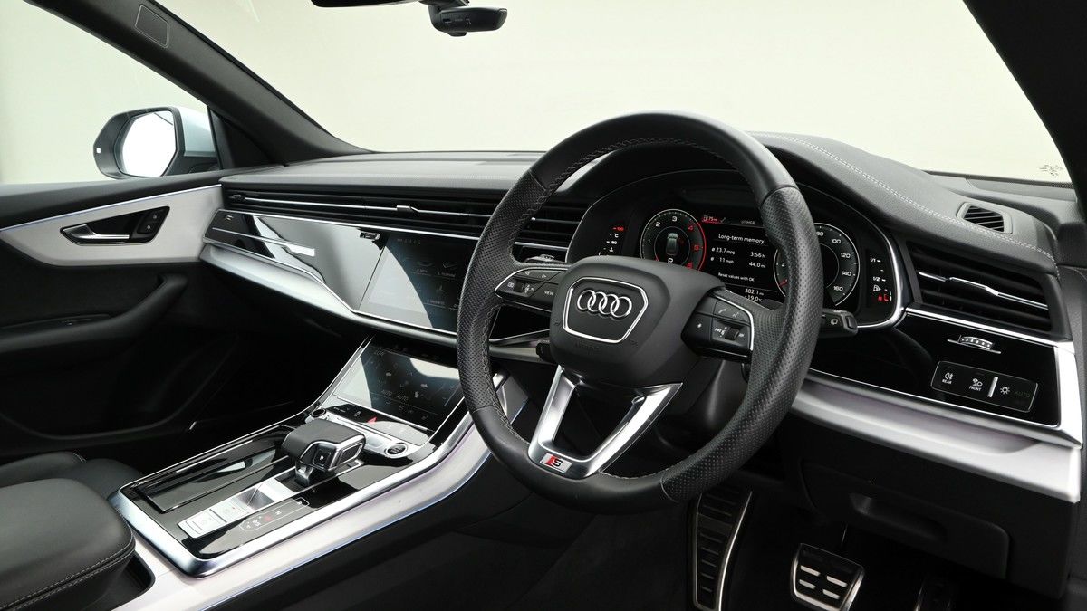 More views of Audi Q8