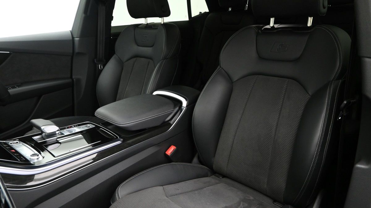 Audi Q8 Image 4