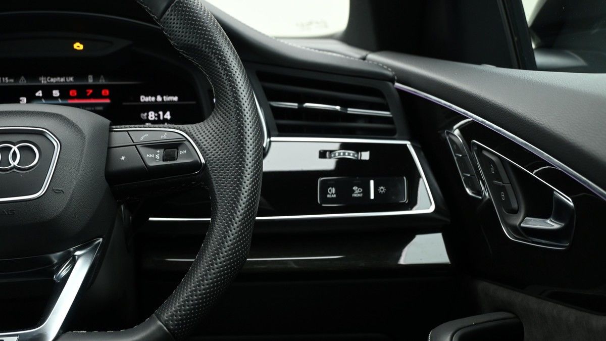 Audi SQ8 Image 15