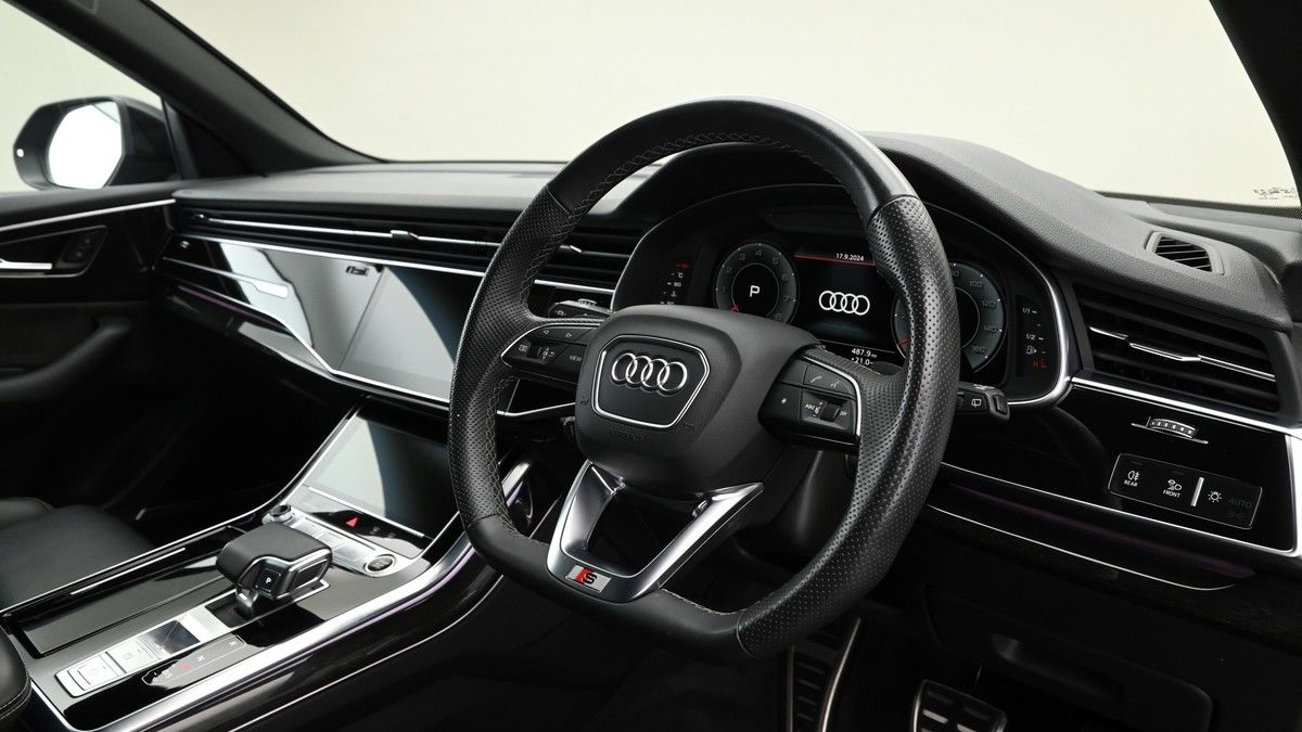 More views of Audi Q8