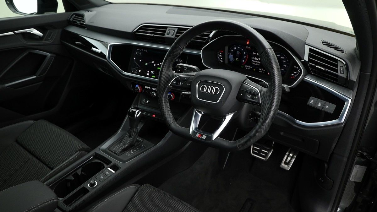 Audi Q3 Image 2