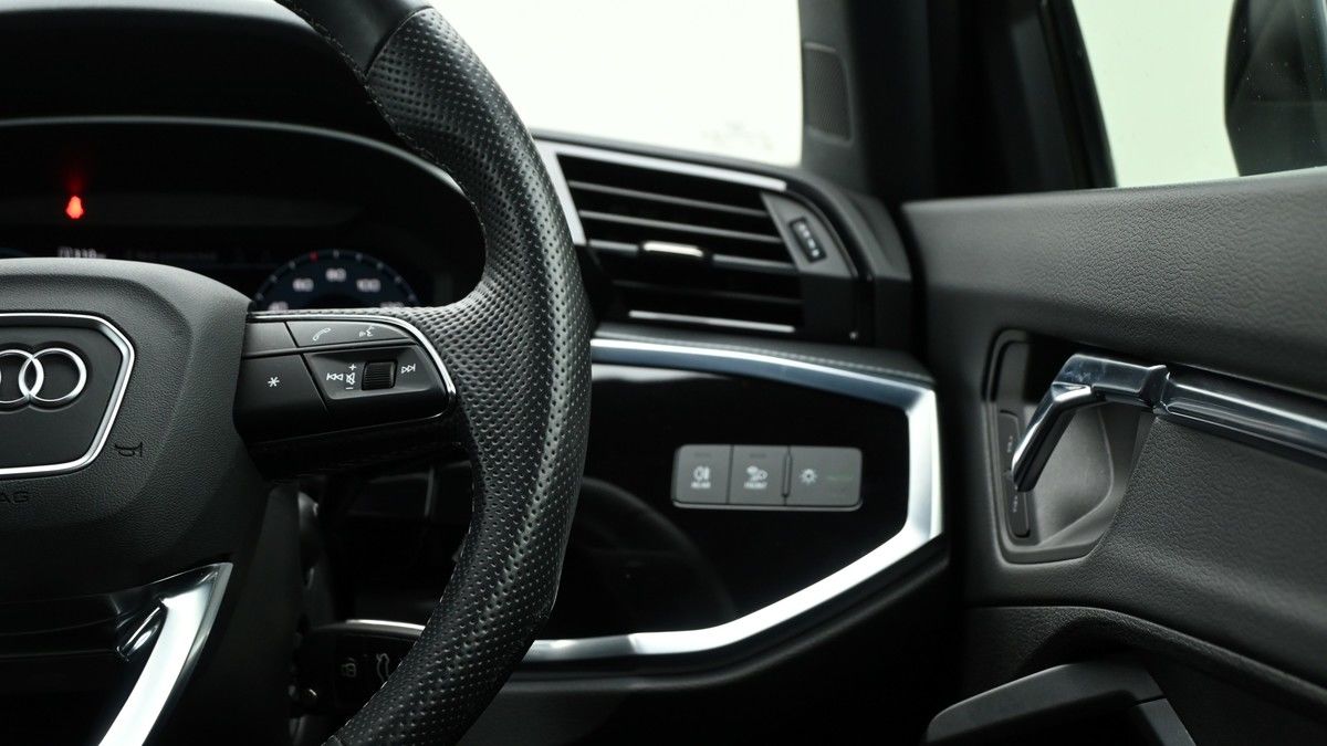 Audi Q3 Image 15