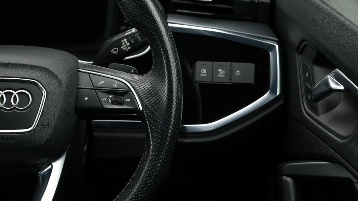 Audi Q3 Image 16