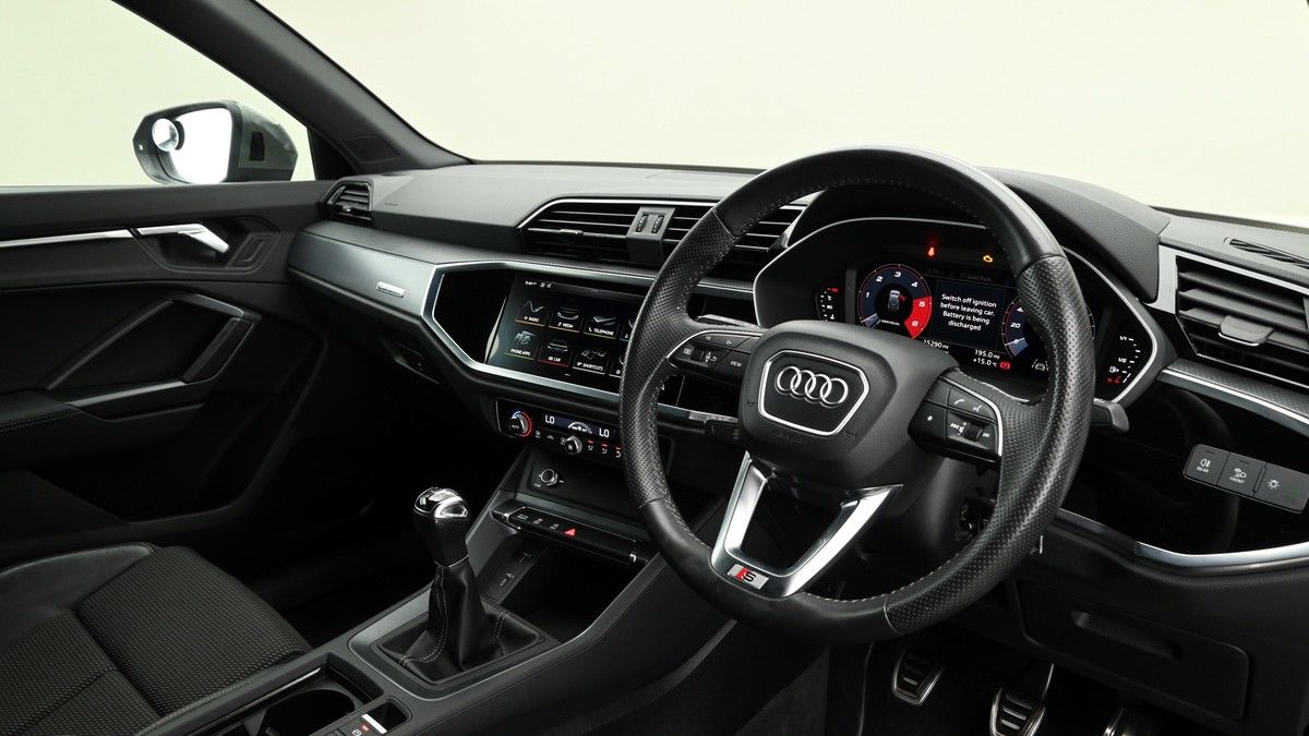 More views of Audi Q3