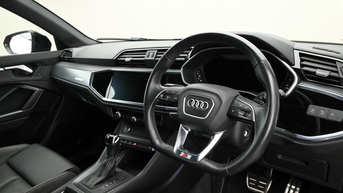 More views of Audi Q3