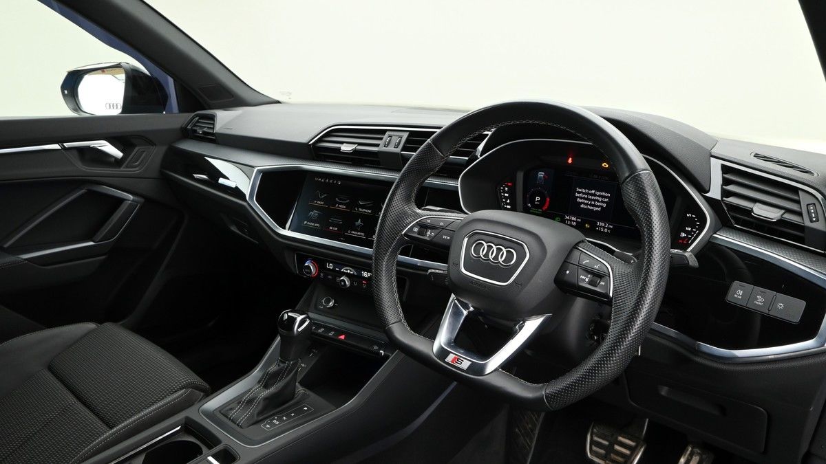 More views of Audi Q3